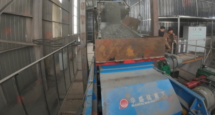 電子級多品硅破碎機(jī)客戶生產(chǎn)現(xiàn)場